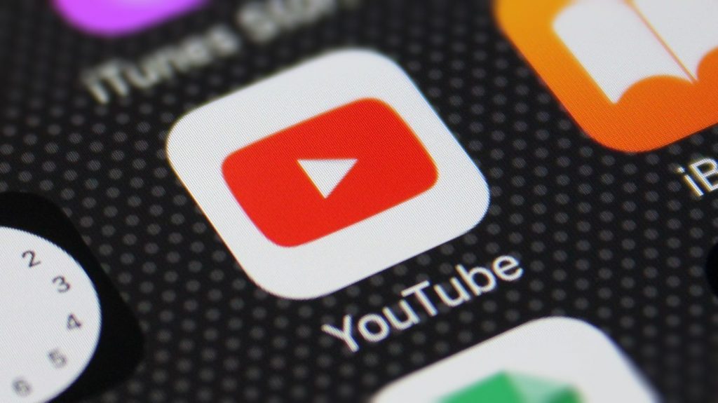 YouTube to pilot test shopping from livestreams with select creators